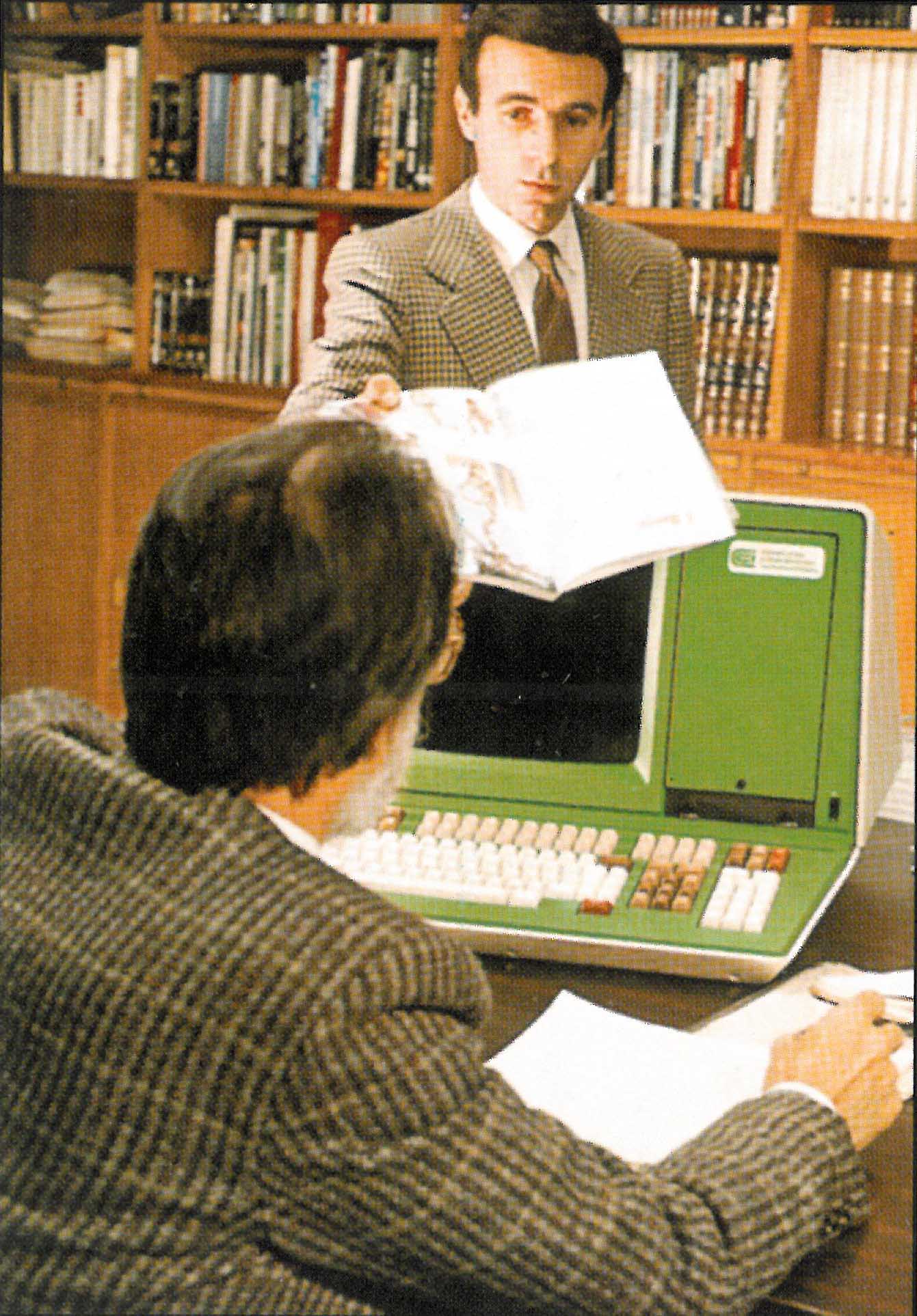Computer al lavoro in Federico Motta Editore